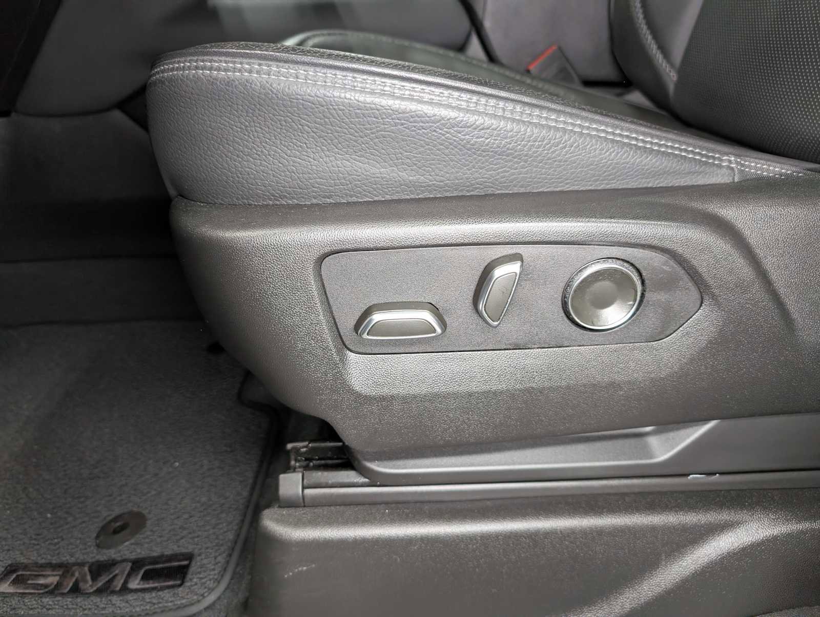 Used 2024 GMC Yukon Denali w/ Advanced Technology Package image 43