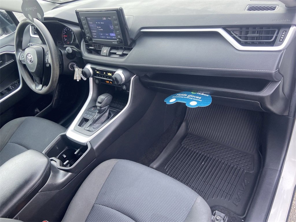 Used 2022 Toyota RAV4 LE image 28
