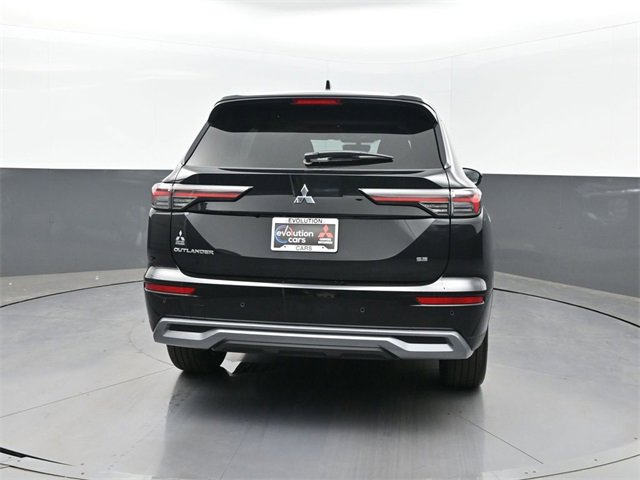 New 2025 Mitsubishi Outlander SE image 24