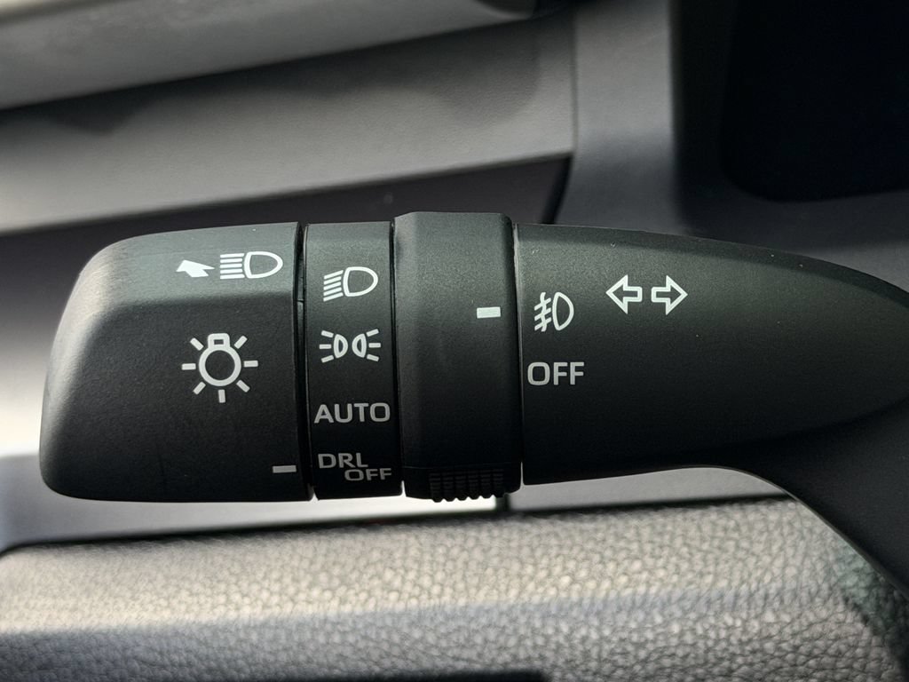 Used 2025 Toyota Tacoma SR5 AWD/4WD image 23