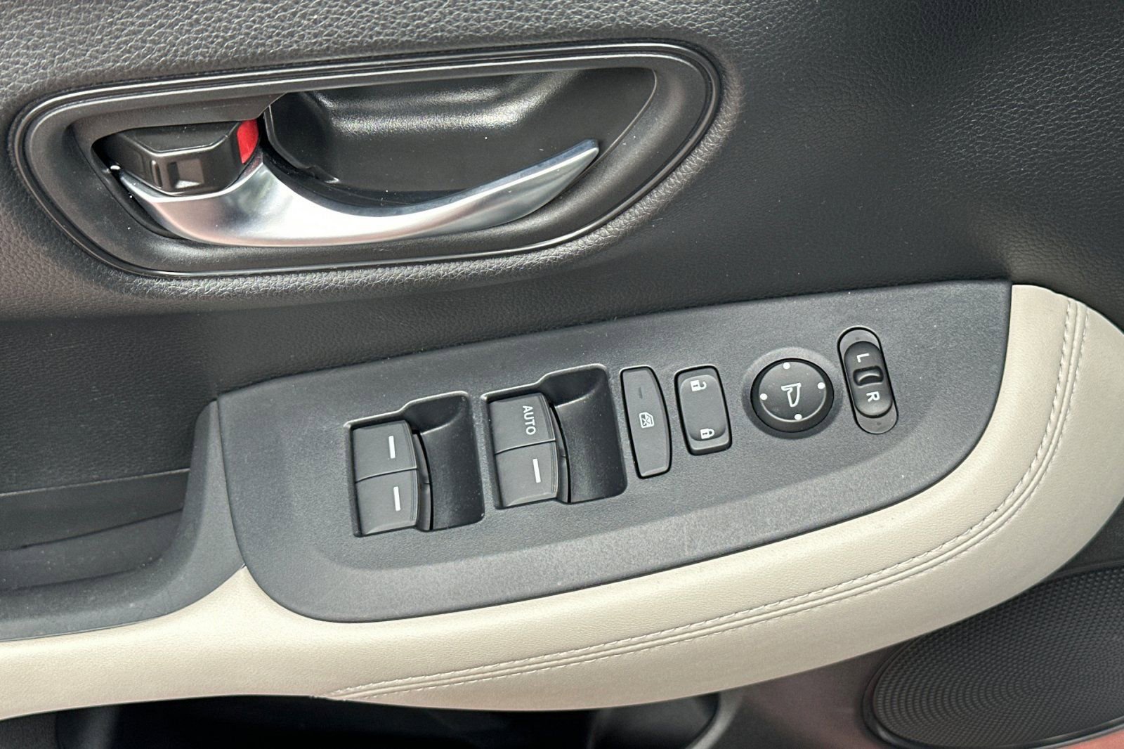 Used 2024 Honda HR-V LX image 15
