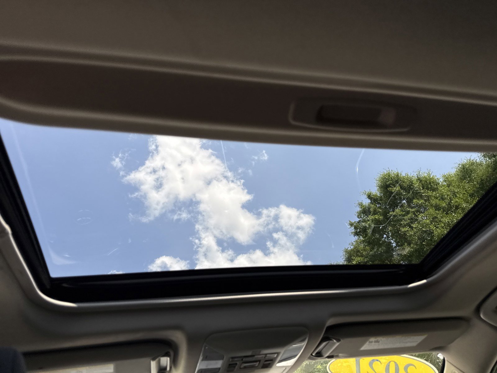 Used 2021 Toyota RAV4 XLE w/ Convenience Package FWD image 16