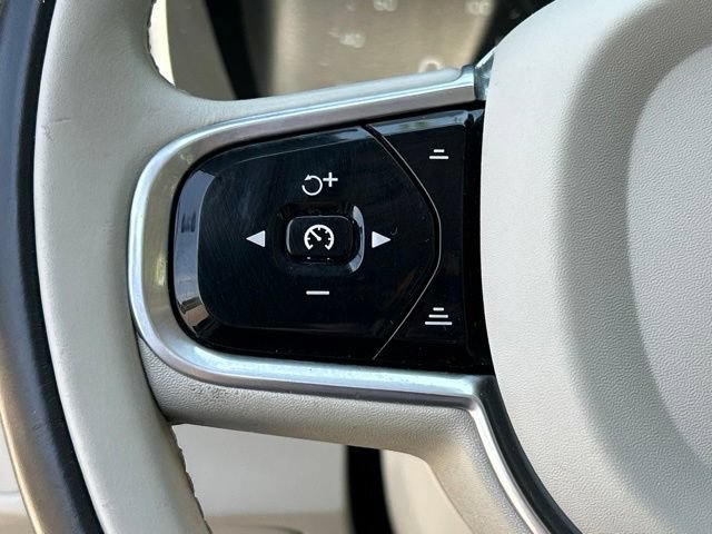Used 2017 Volvo XC90 T6 Momentum w/ Convenience Package AWD/4WD image 62