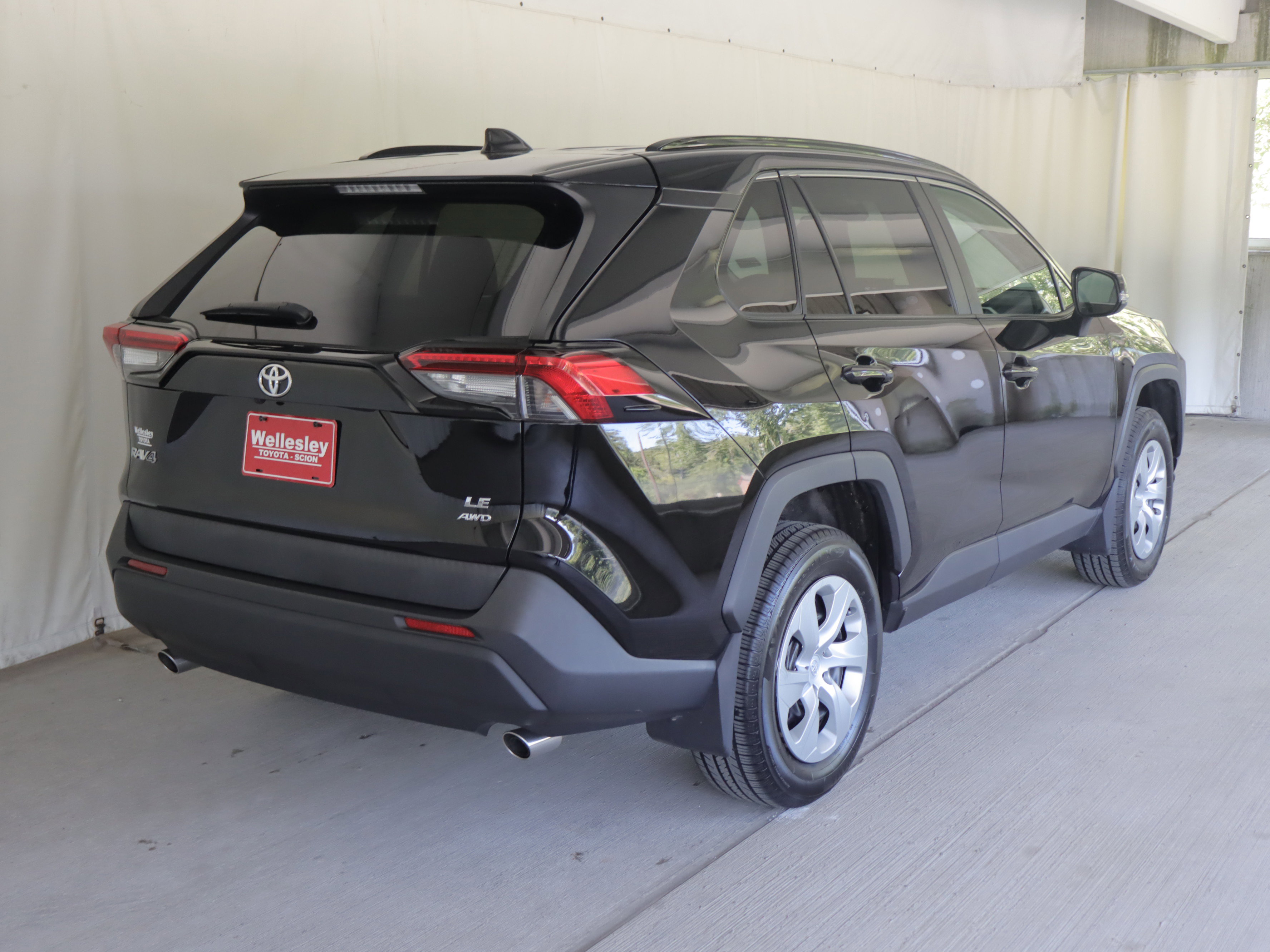 Used 2019 Toyota RAV4 LE AWD/4WD image 6