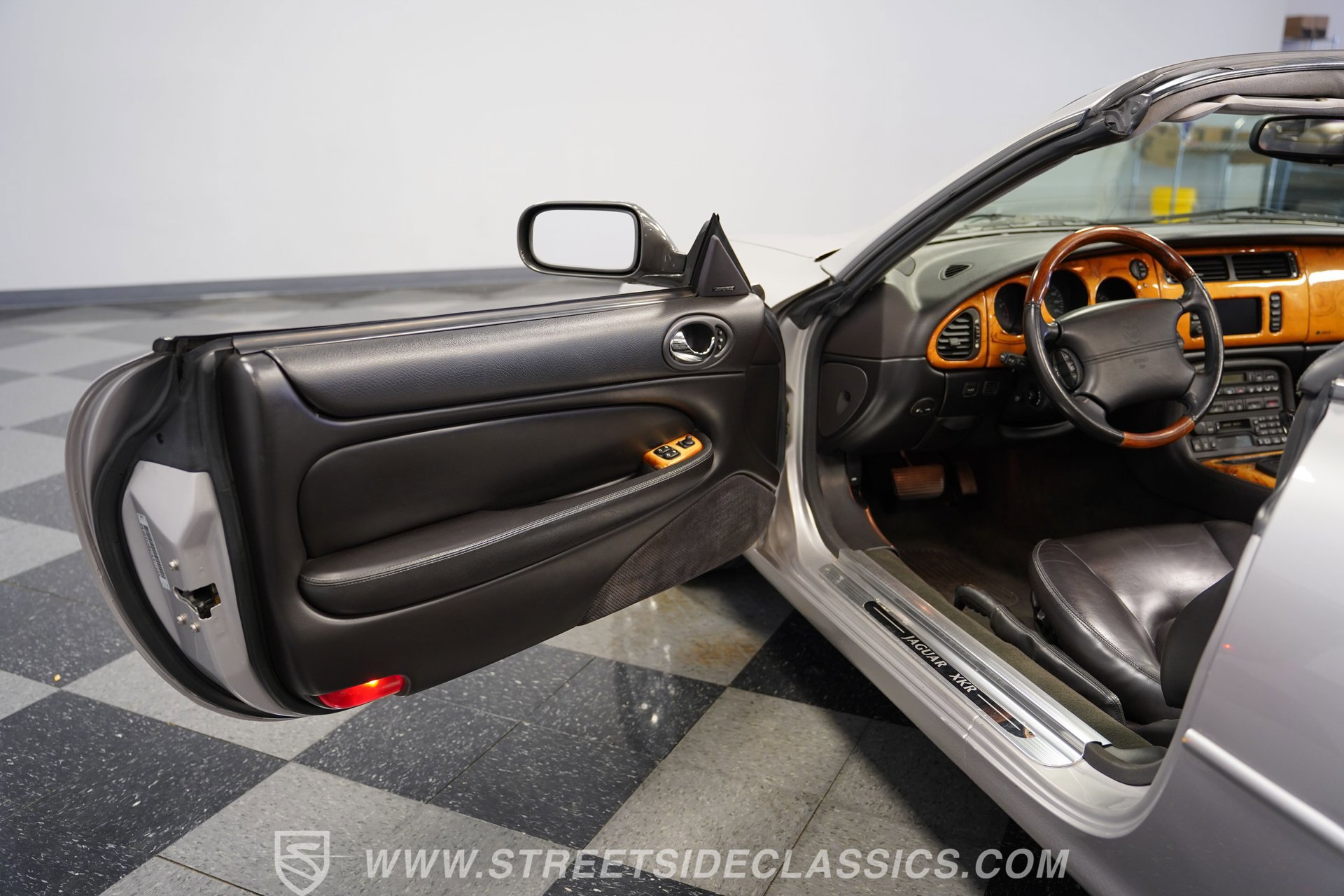 Used 2001 Jaguar XK8 Convertible image 36