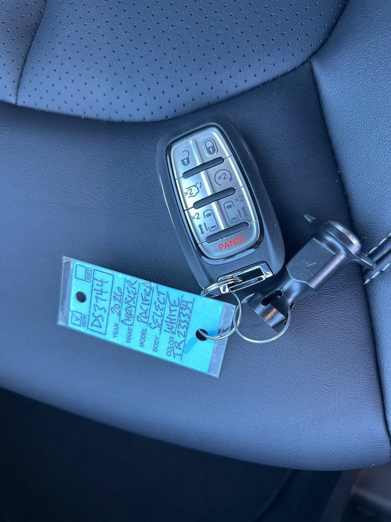 New 2026 Chrysler Pacifica Select AWD/4WD image 31
