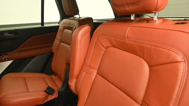 Used 2025 Lincoln Aviator Reserve w/ Equipment Group 201A AWD/4WD image 11