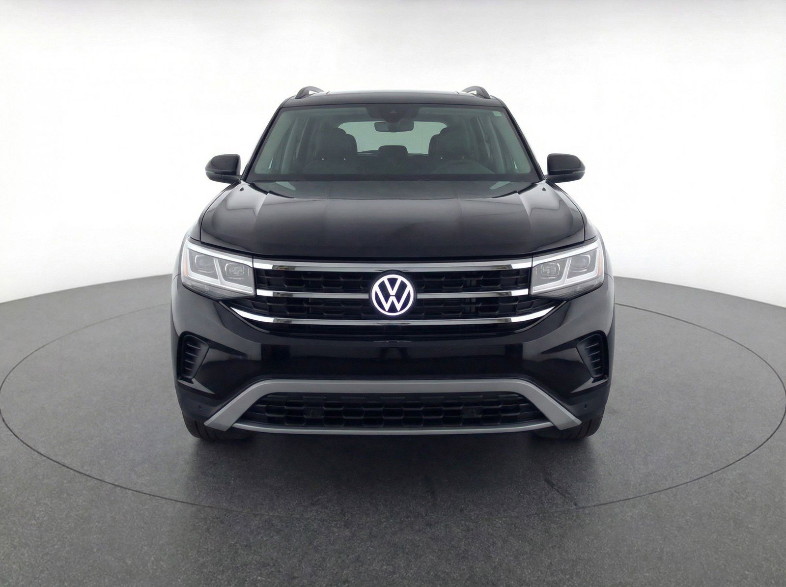 Used 2024 Volkswagen Atlas SE image 2
