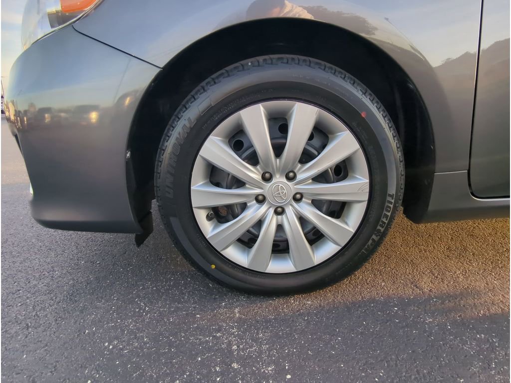 Used 2013 Toyota Corolla LE image 10