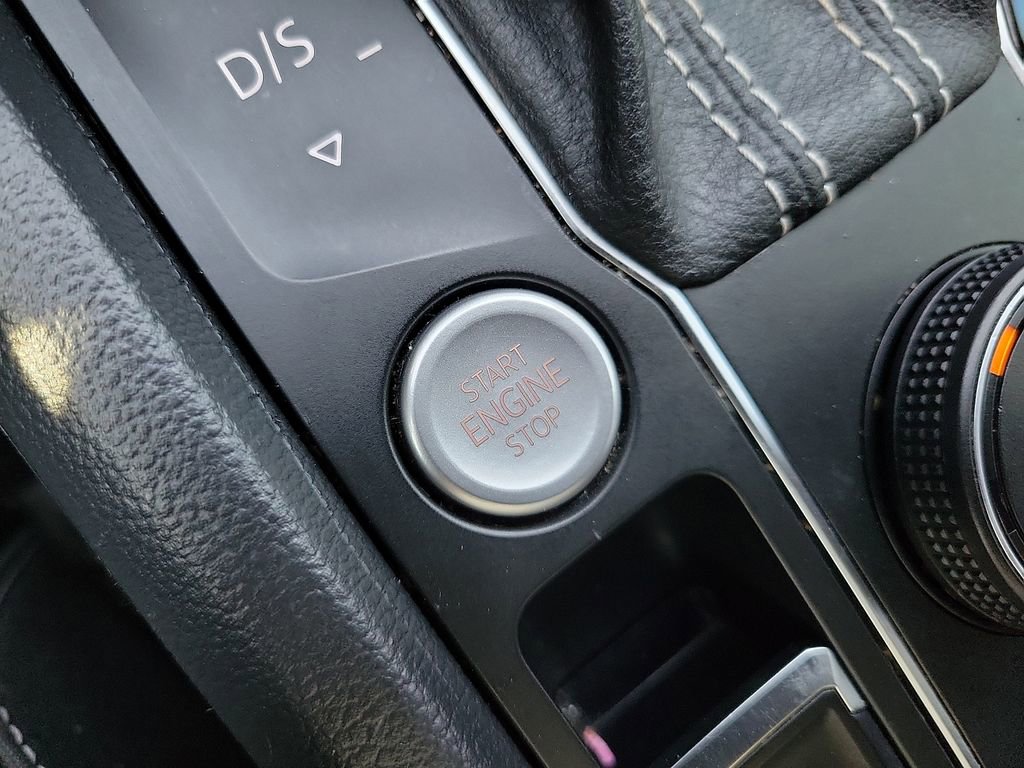 Used 2022 Volkswagen Atlas SEL Premium image 16