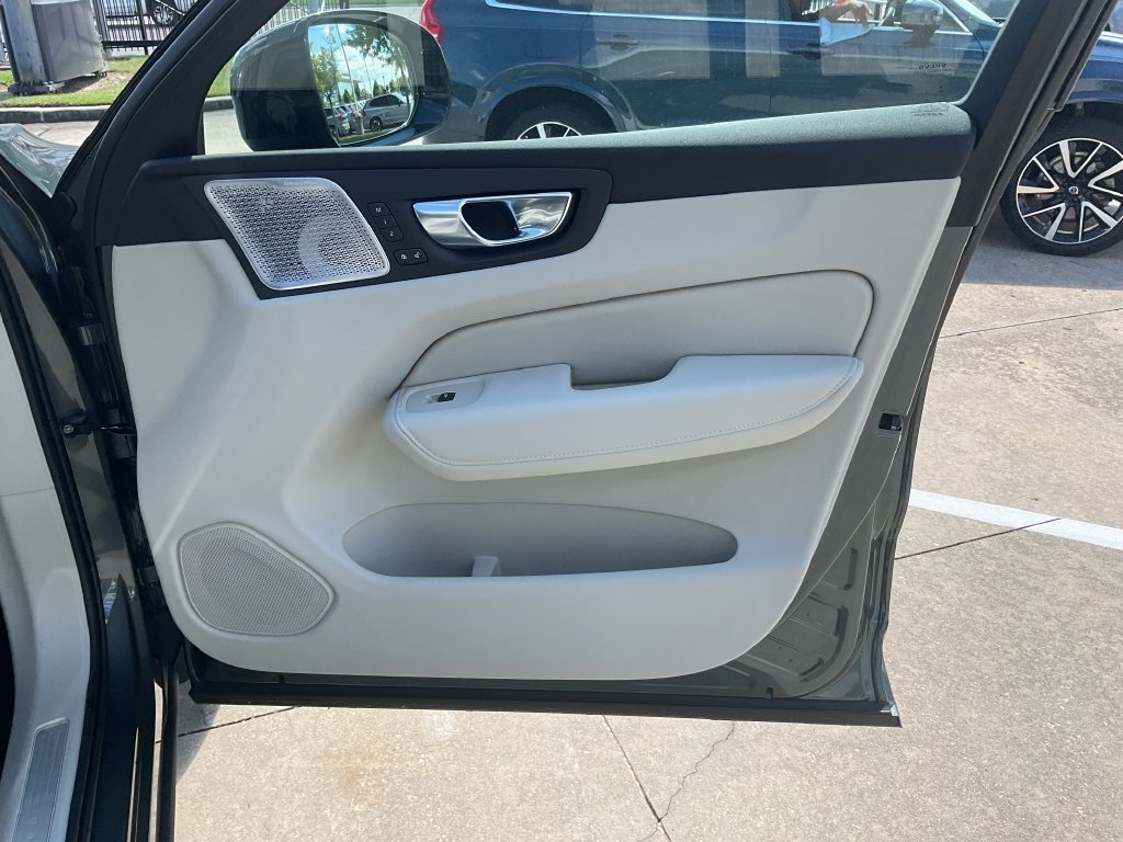New 2027 Volvo XC60 B5 Ultra AWD/4WD image 17