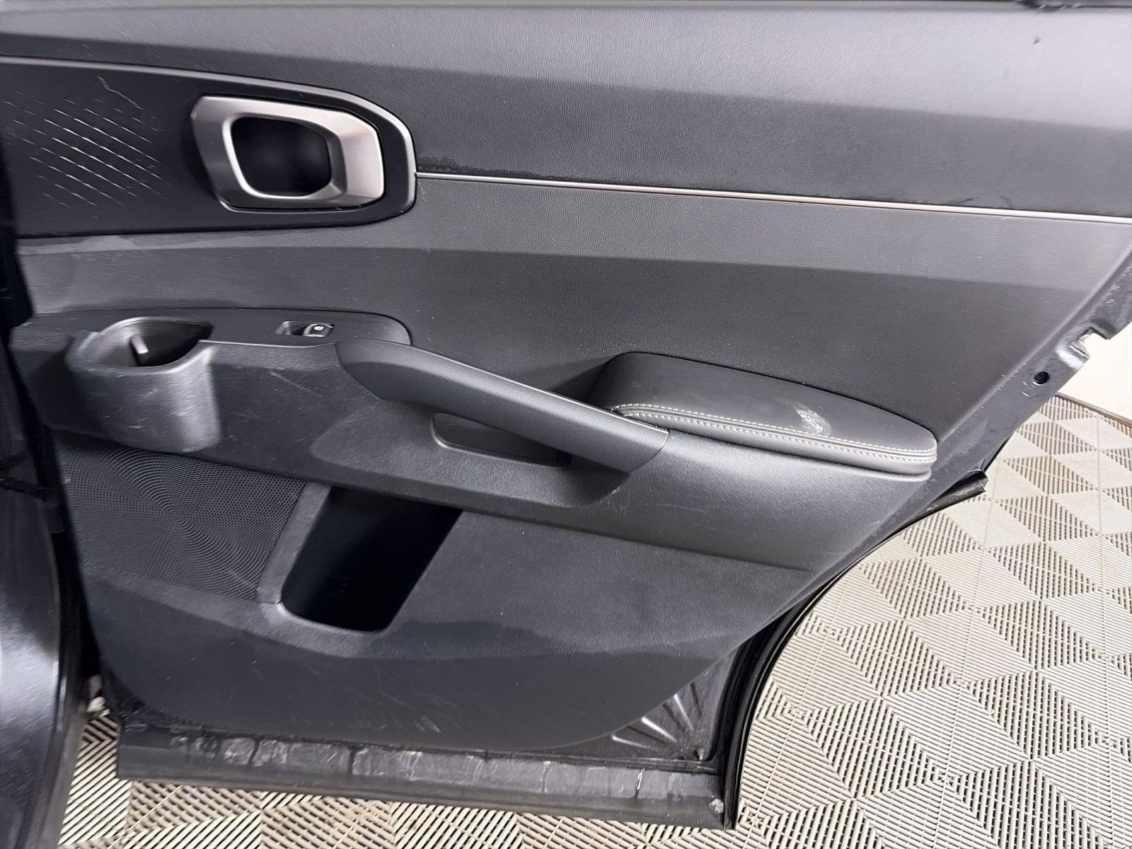 Certified 2024 Kia Sorento S image 38