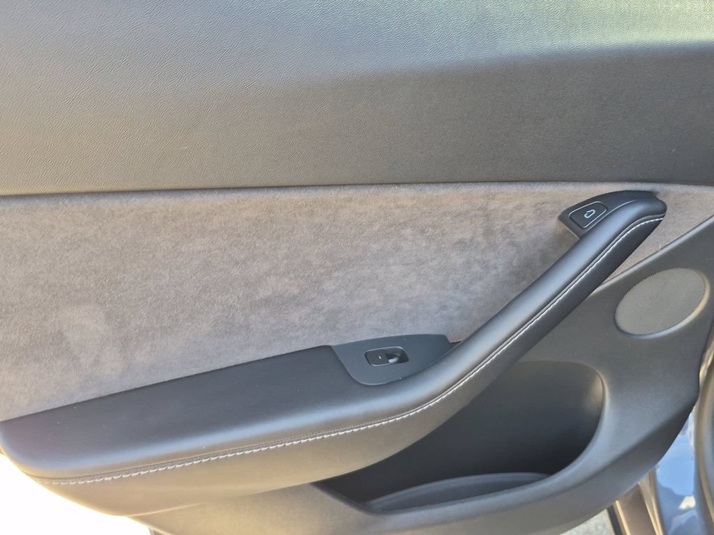 Used 2021 Tesla Model Y Long Range AWD/4WD image 17