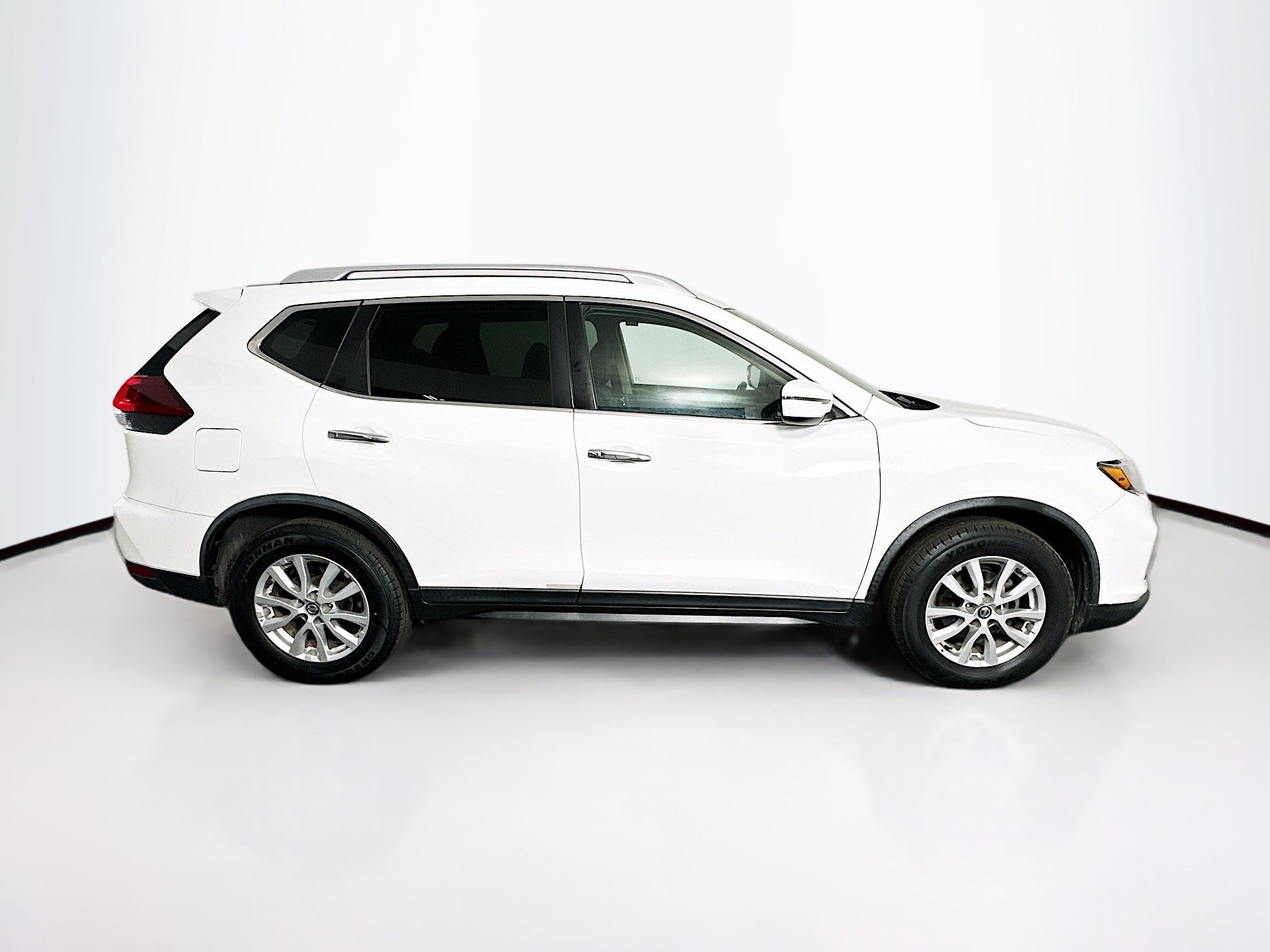 Used 2018 Nissan Rogue SV FWD image 10