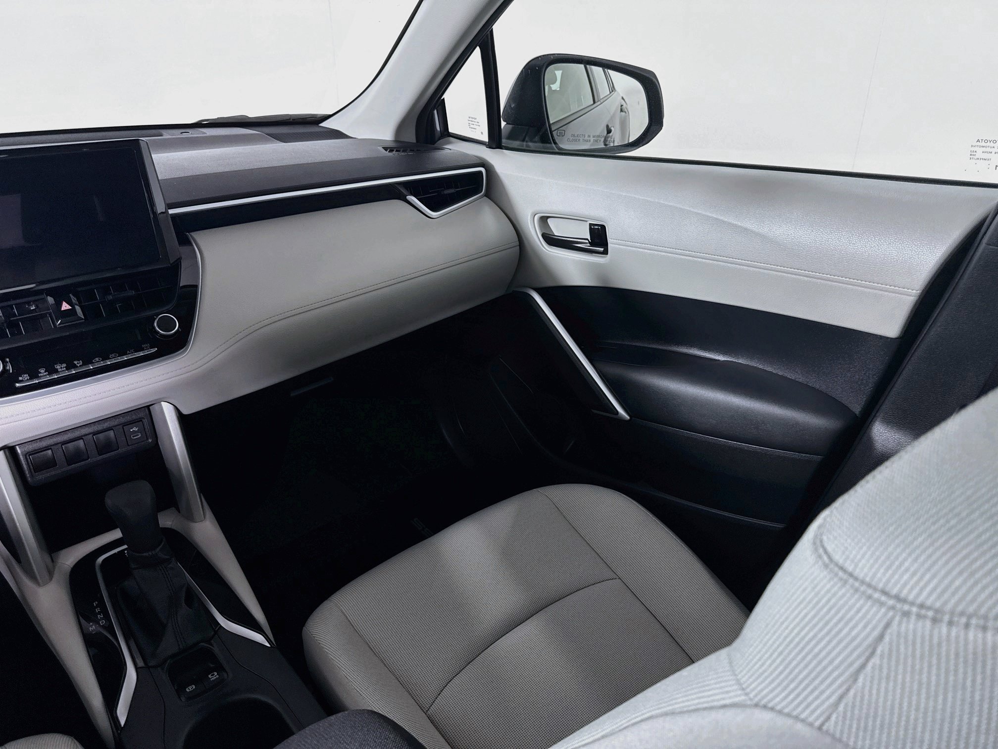Used 2025 Toyota Corolla Cross L FWD image 23