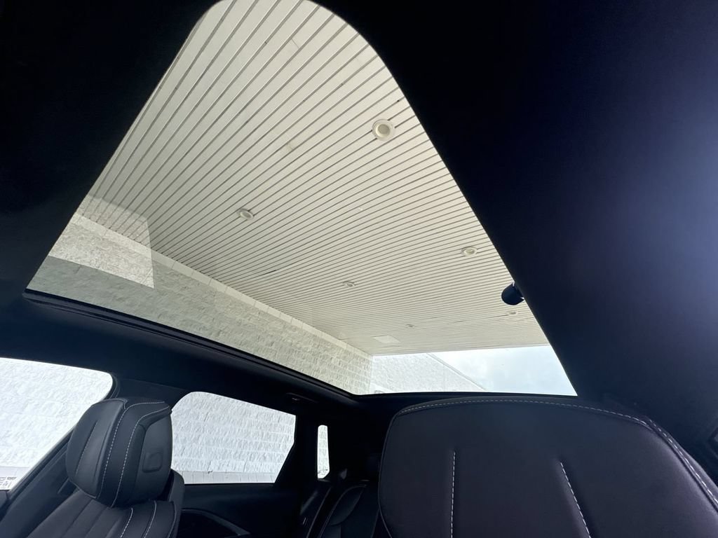 Certified 2025 Cadillac Lyriq Luxury AWD/4WD image 19