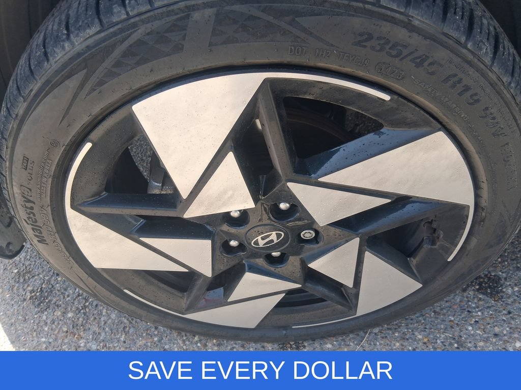 Used 2024 Hyundai Kona Limited AWD/4WD image 14