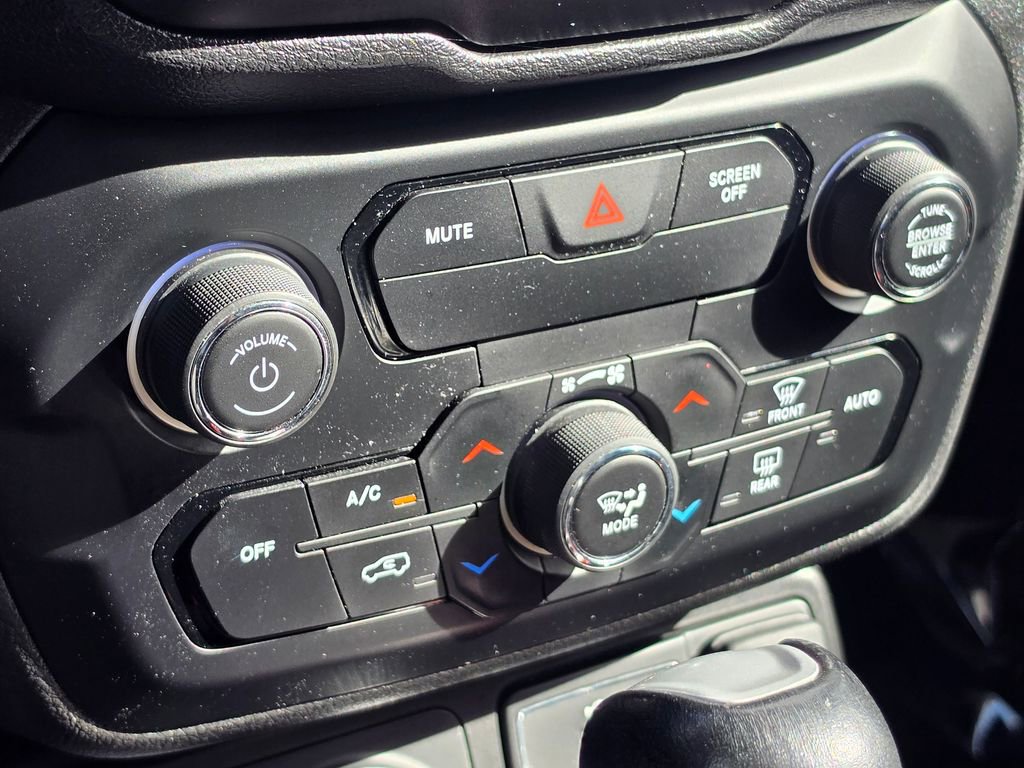 Used 2020 Jeep Renegade Trailhawk w/ Popular Equipment Group AWD/4WD image 21