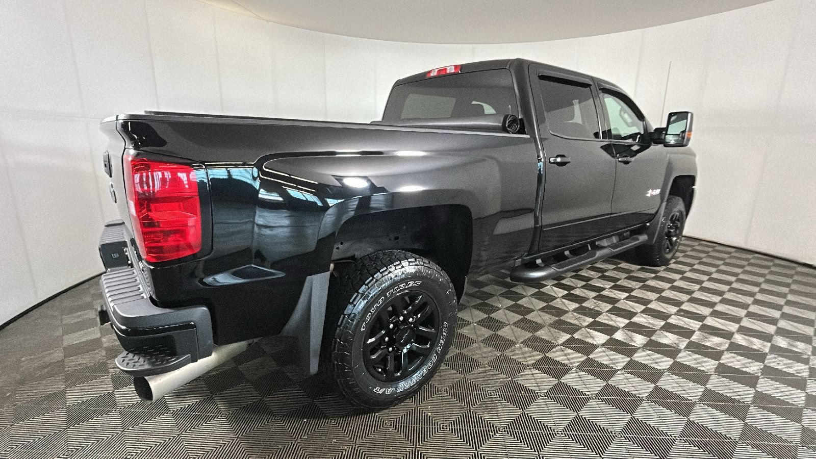 Used 2017 Chevrolet Silverado 2500 LTZ w/ Duramax Plus Package AWD/4WD image 3