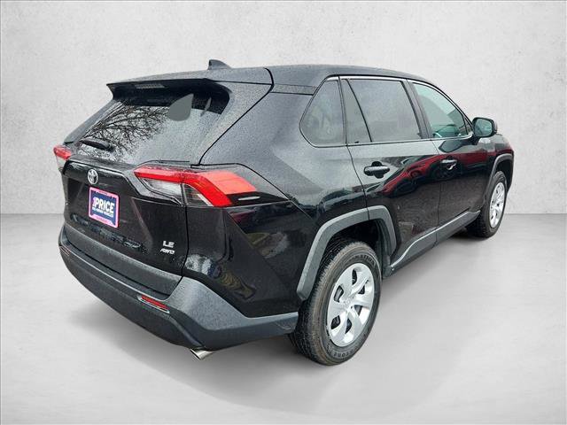 Used 2024 Toyota RAV4 LE AWD/4WD image 5