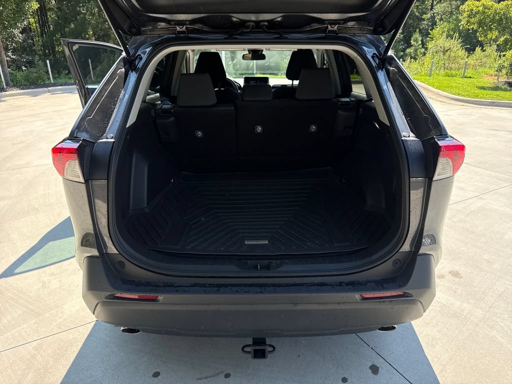 Used 2024 Toyota RAV4 XLE FWD image 33