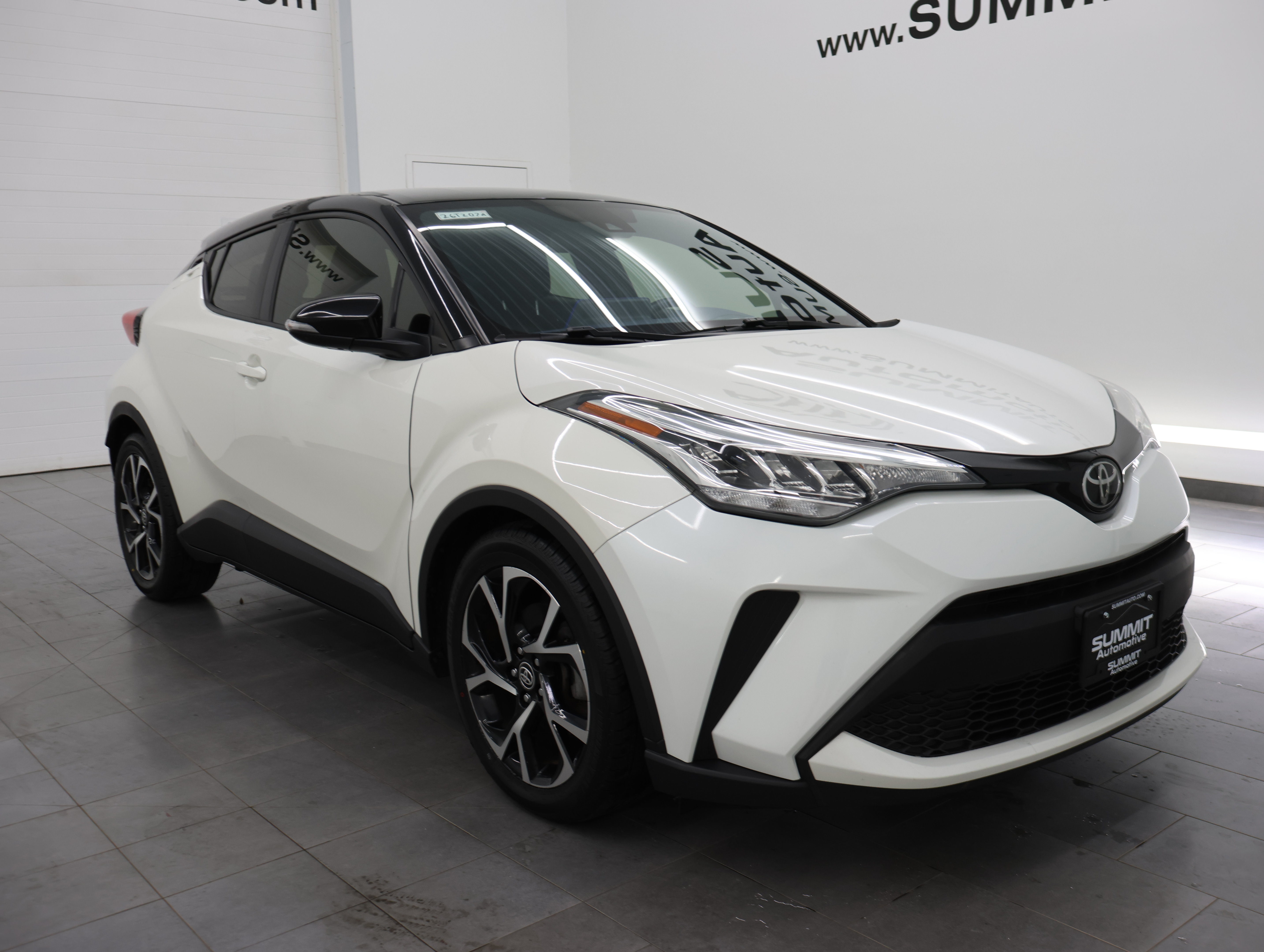 Used 2020 Toyota C-HR XLE FWD image 2