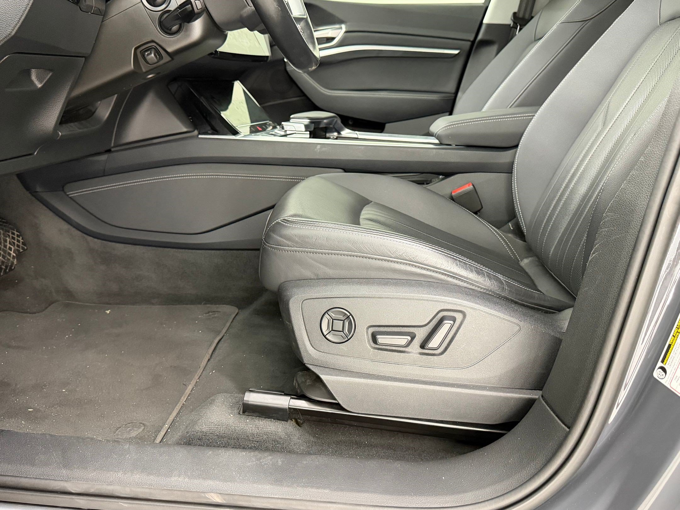 Used 2024 Audi Q8 e-tron Premium Plus w/ Premium Plus Package AWD/4WD image 5