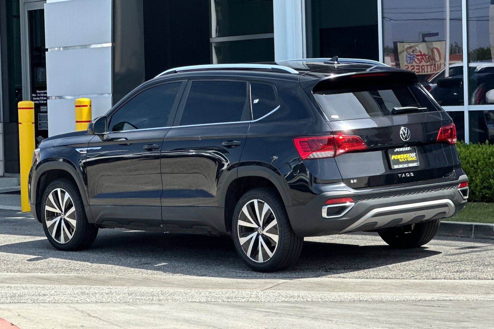Used 2022 Volkswagen Taos SE FWD image 6