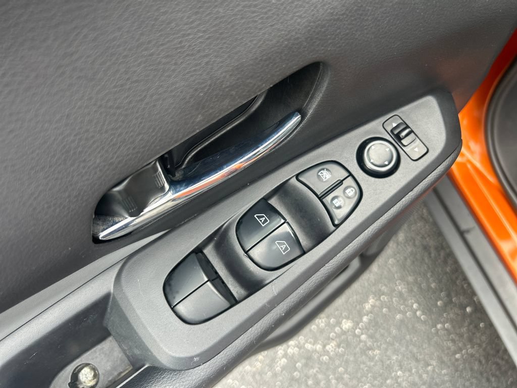 Used 2023 Nissan Kicks SR w/ SR Premium Package FWD image 14