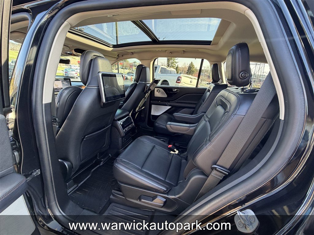 Used 2020 Lincoln Aviator Reserve w/ Equipment Group 202A image 11
