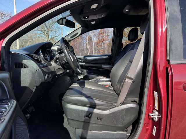 Used 2018 Dodge Grand Caravan GT image 3