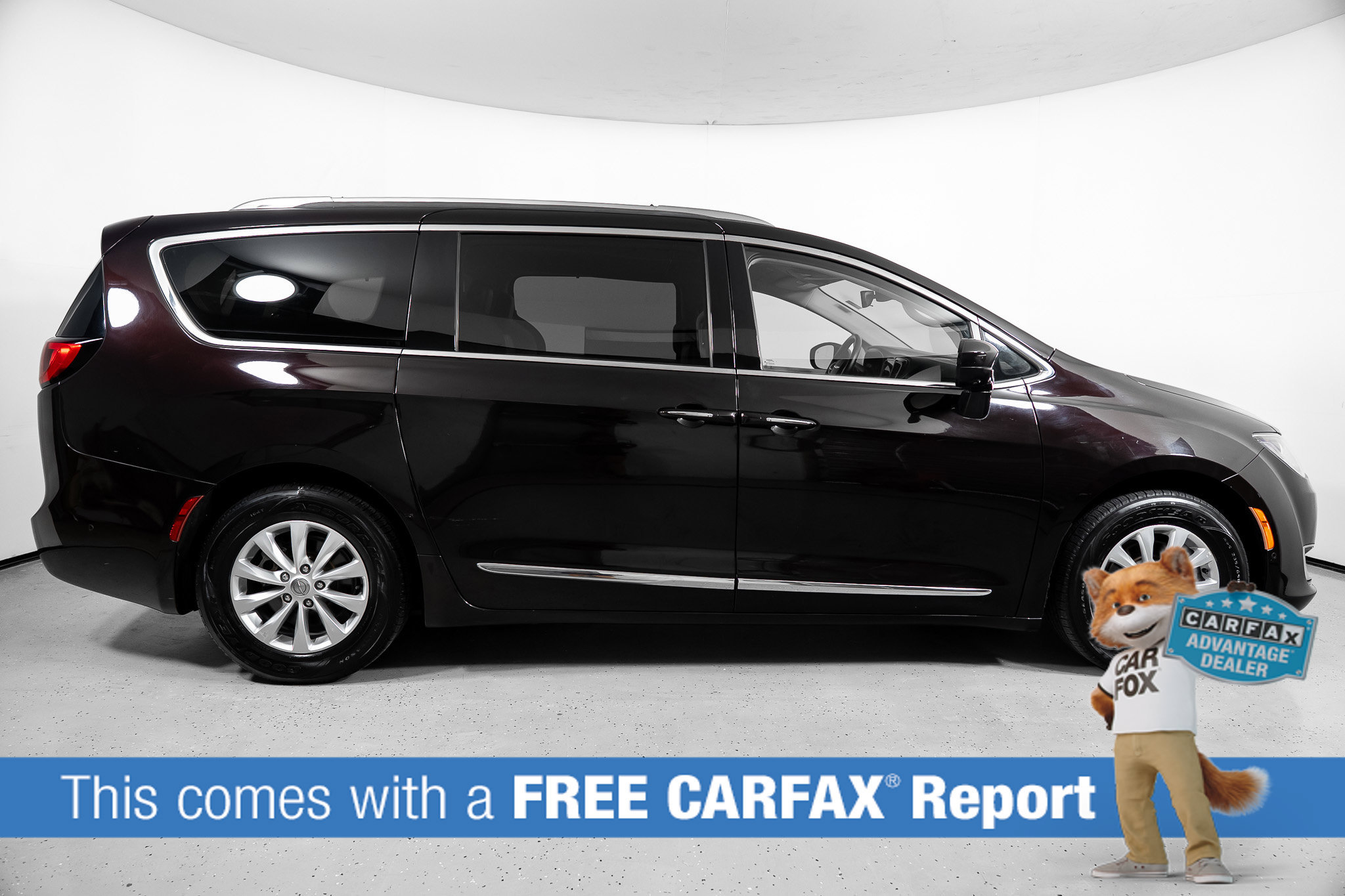 Used 2018 Chrysler Pacifica Touring-L w/ Advanced Safetytec Group FWD image 3