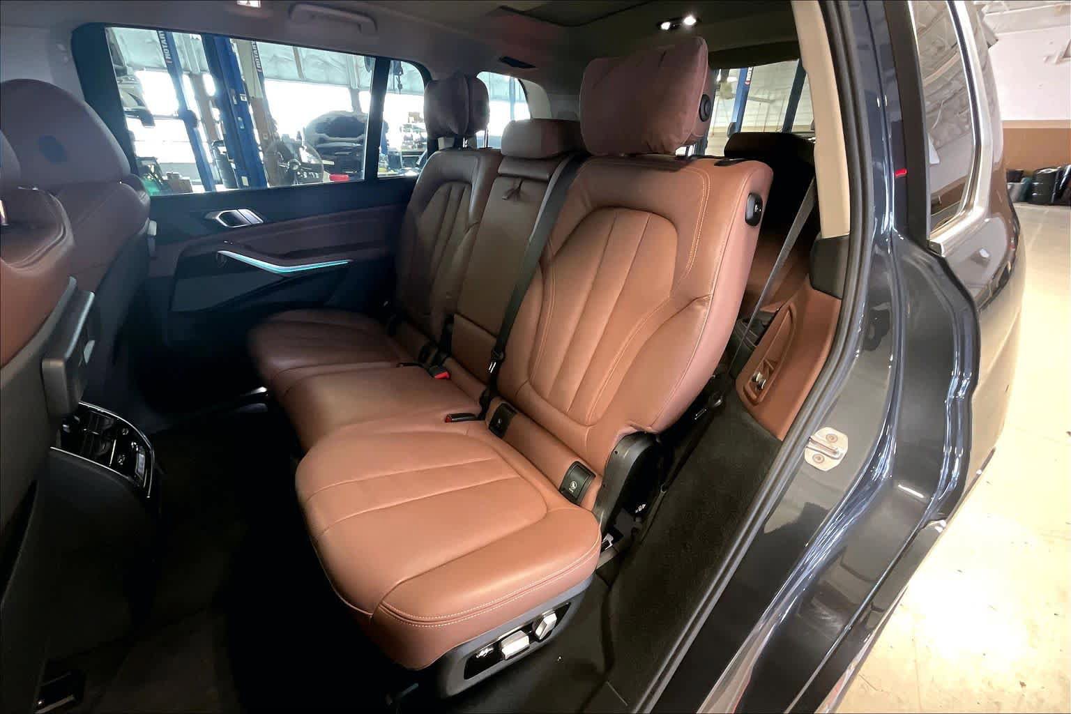 Used 2020 BMW X7 xDrive40i w/ Premium Package AWD/4WD image 19