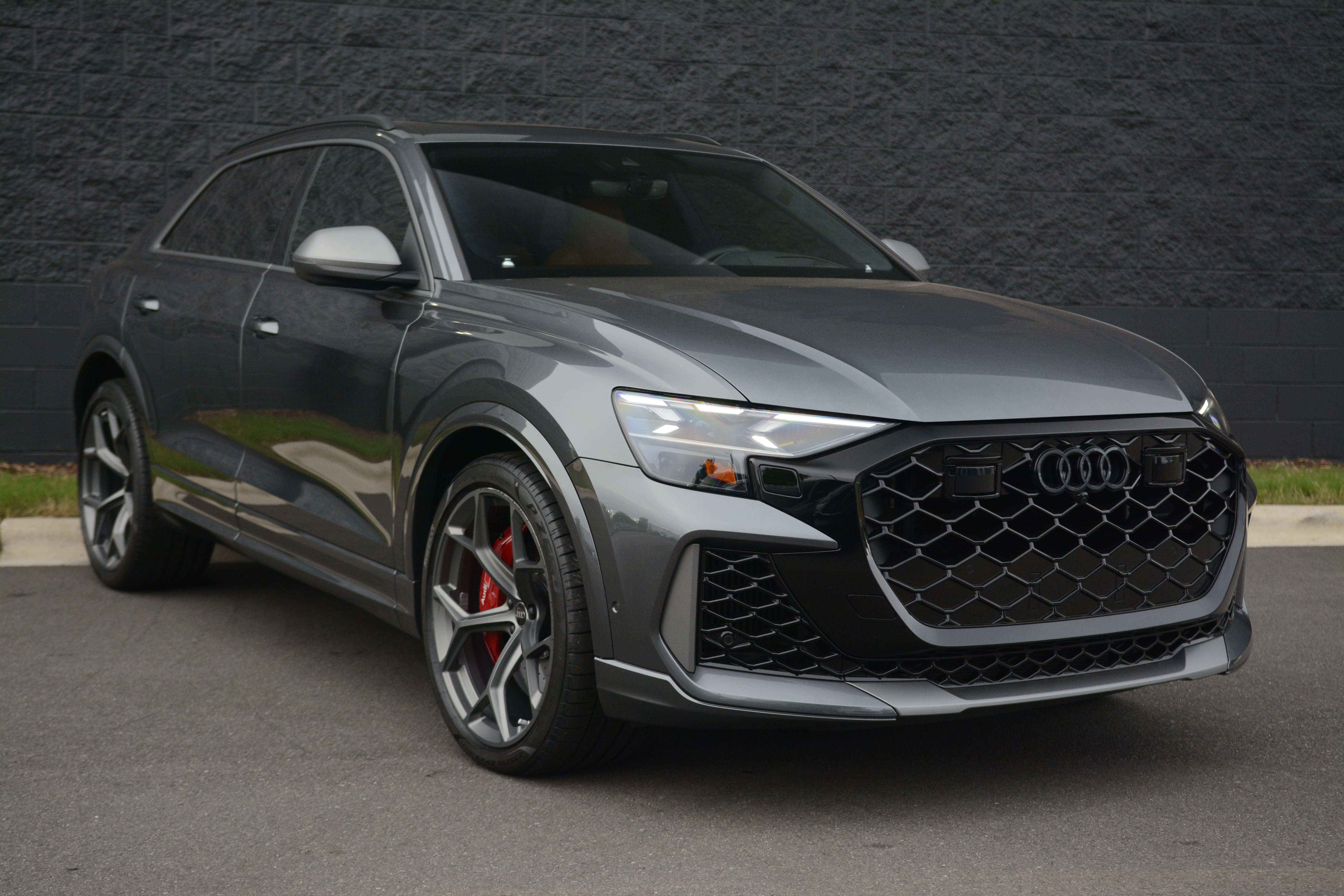 Used 2025 Audi RS Q8 performance AWD/4WD image 9