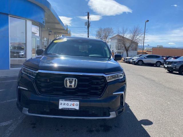 Used 2024 Honda Pilot Touring image 2