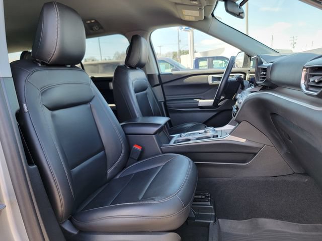 Certified 2023 Ford Explorer XLT w/ Equipment Group 202A AWD/4WD image 25