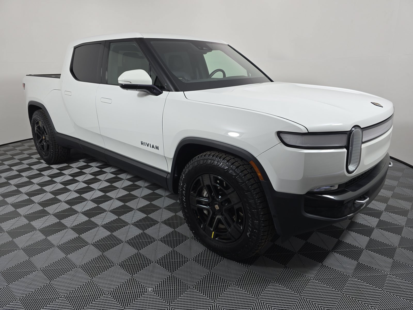 Used 2023 Rivian R1T Adventure Dual AWD/4WD image 7