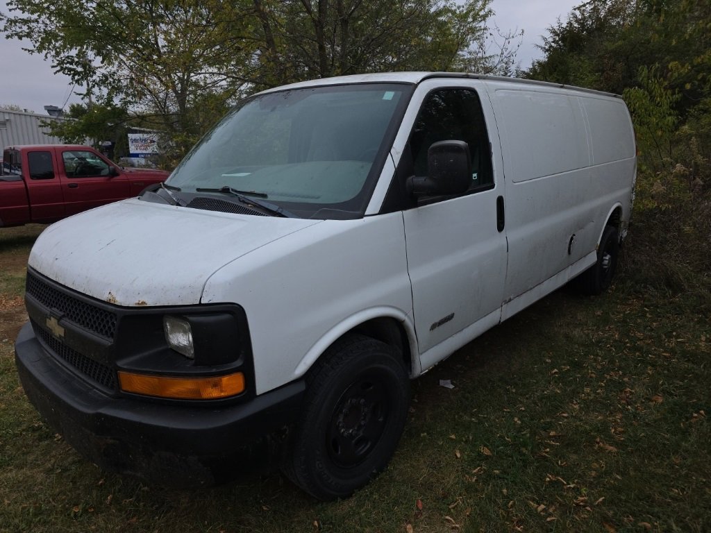 Used 2004 Chevrolet Express 3500 Base image 3