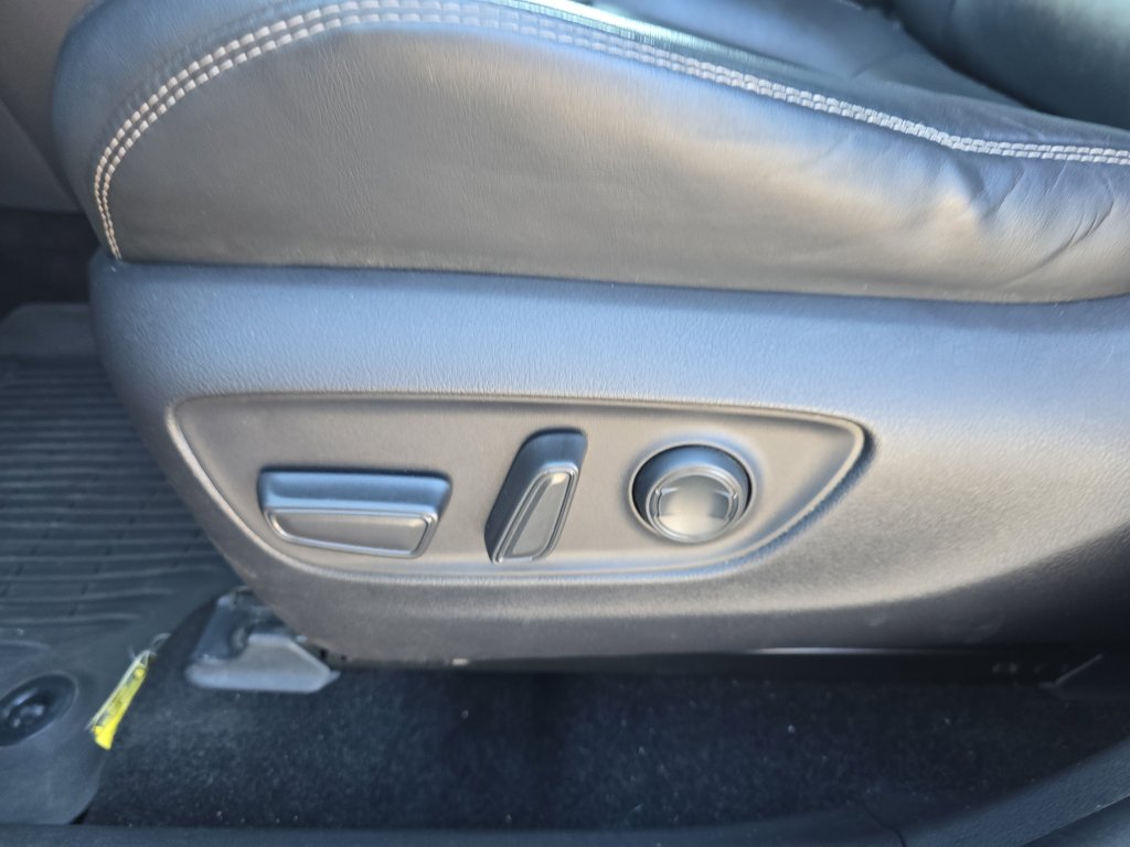 Used 2019 Toyota RAV4 Limited image 17