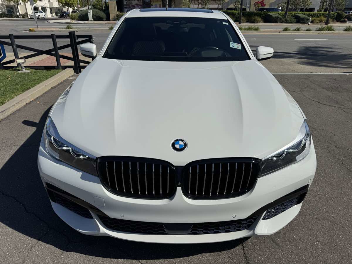 Used 2018 BMW 740i image 11