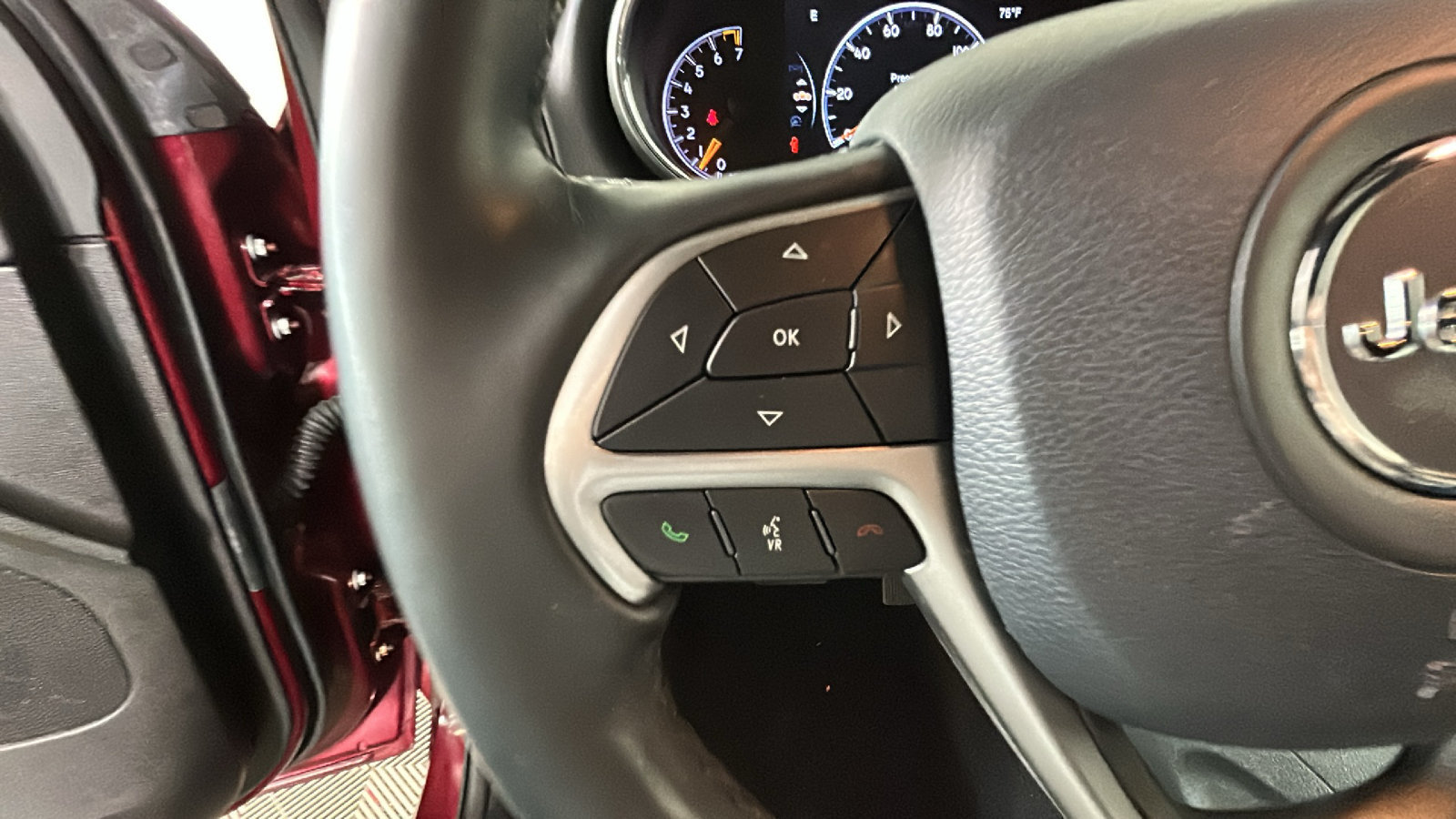 Used 2020 Jeep Grand Cherokee Altitude AWD/4WD image 20