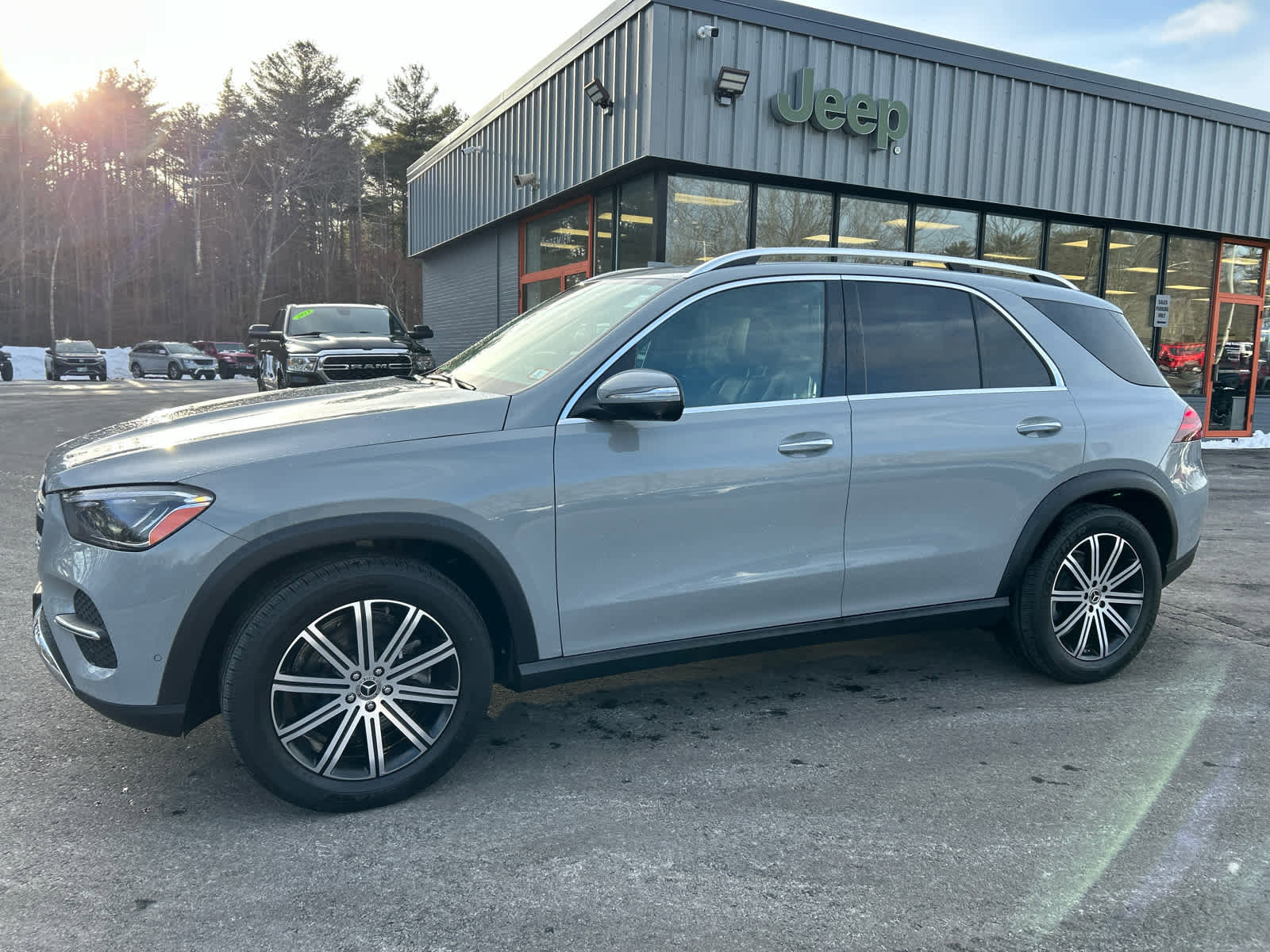 Used 2024 Mercedes-Benz GLE 350 4MATIC image 11