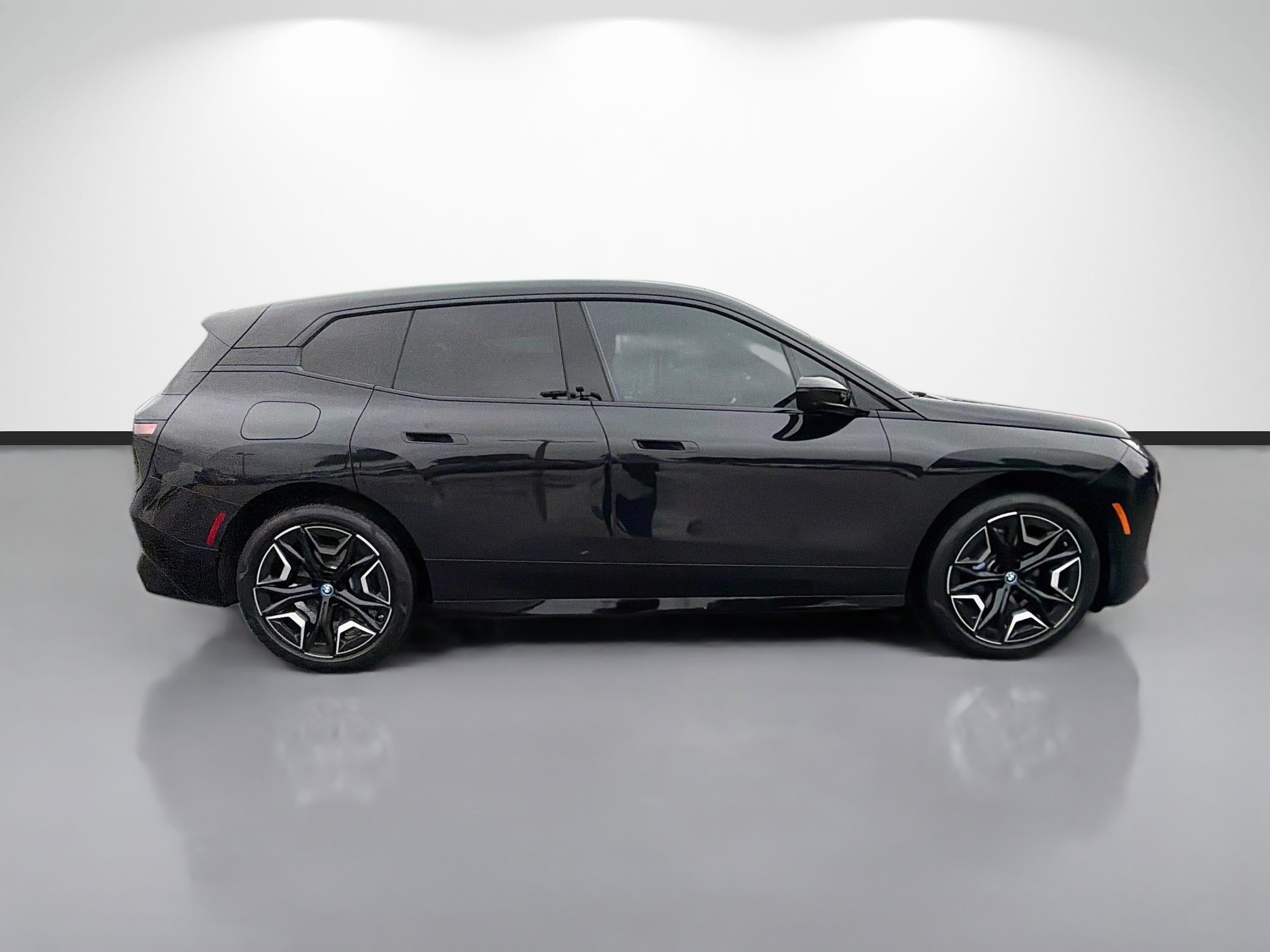 Used 2024 BMW iX xDrive50 w/ Premium Package AWD/4WD image 2