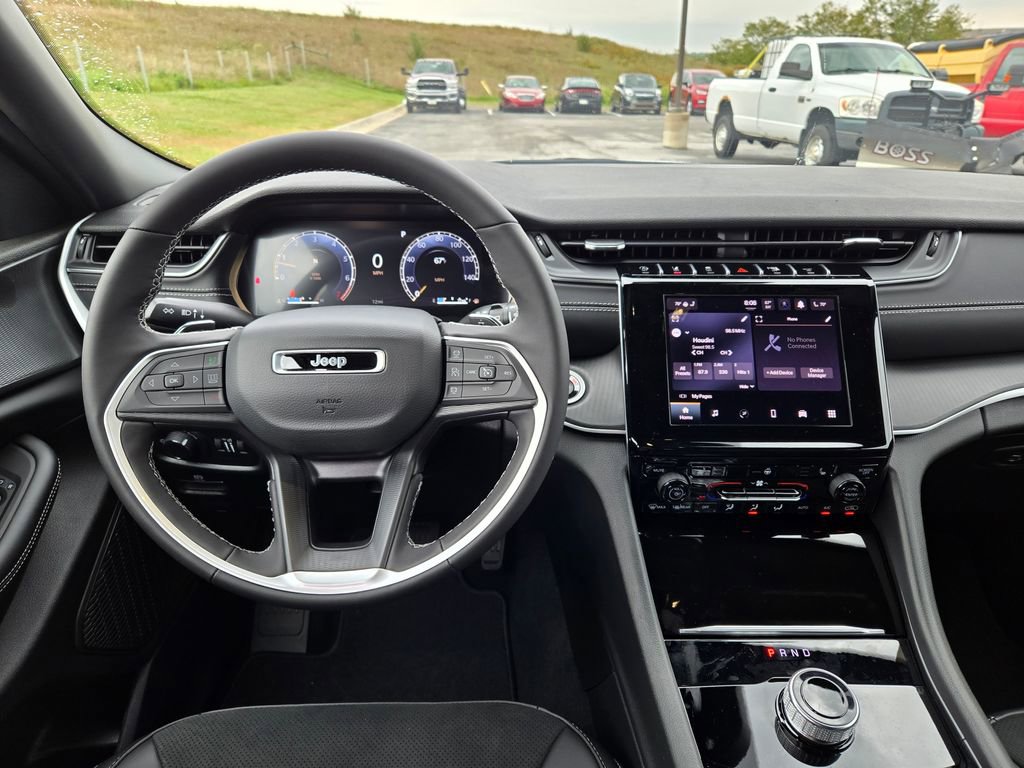 New 2025 Jeep Grand Cherokee L Laredo image 15