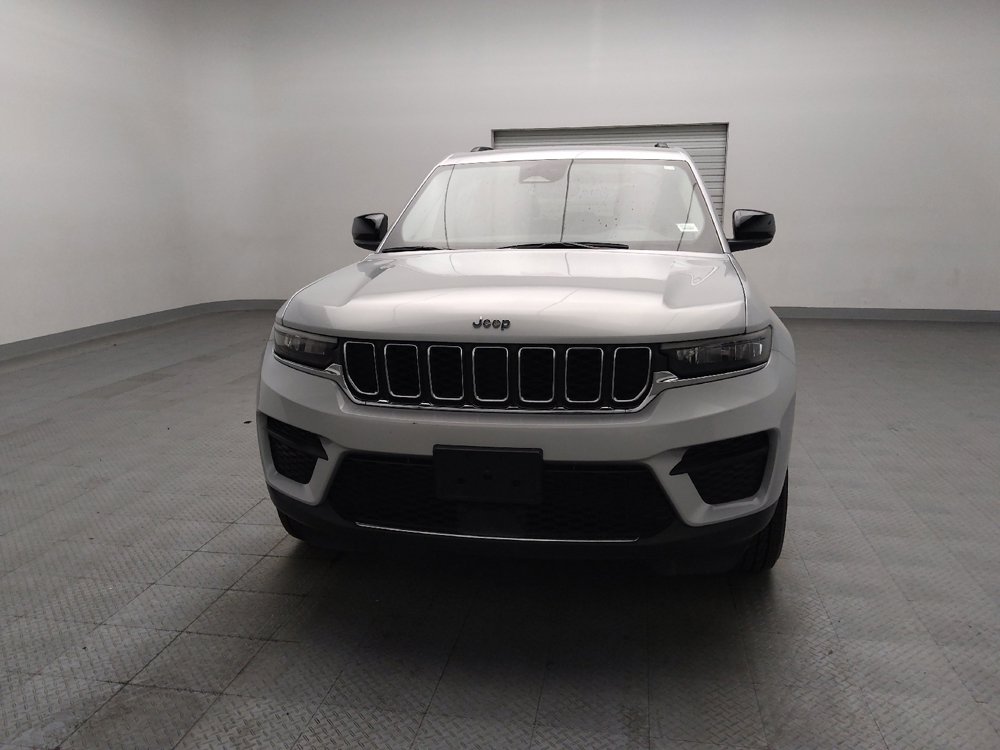 Used 2024 Jeep Grand Cherokee Laredo RWD image 15
