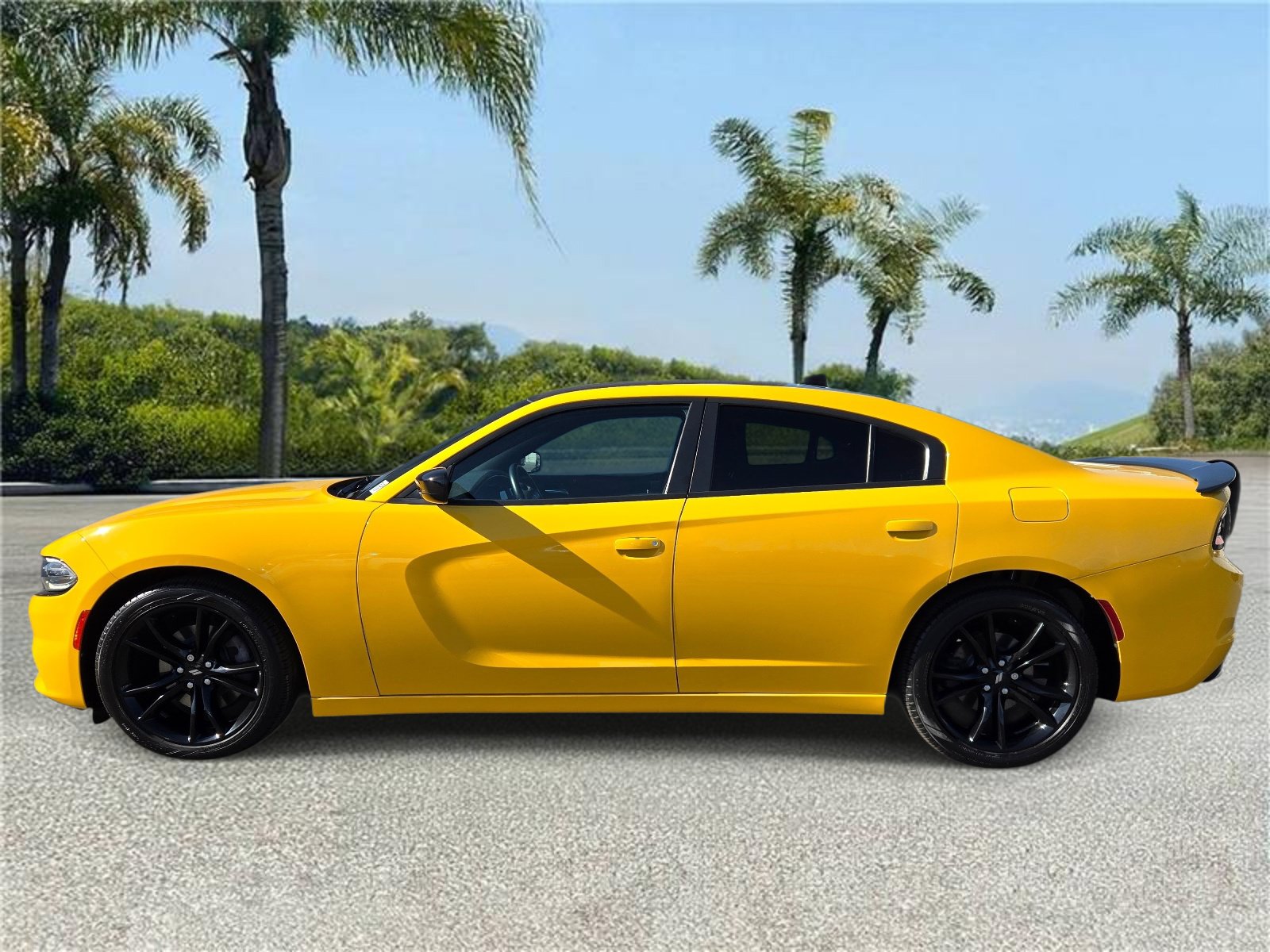 Certified 2017 Dodge Charger SXT w/ Rallye Group RWD image 2