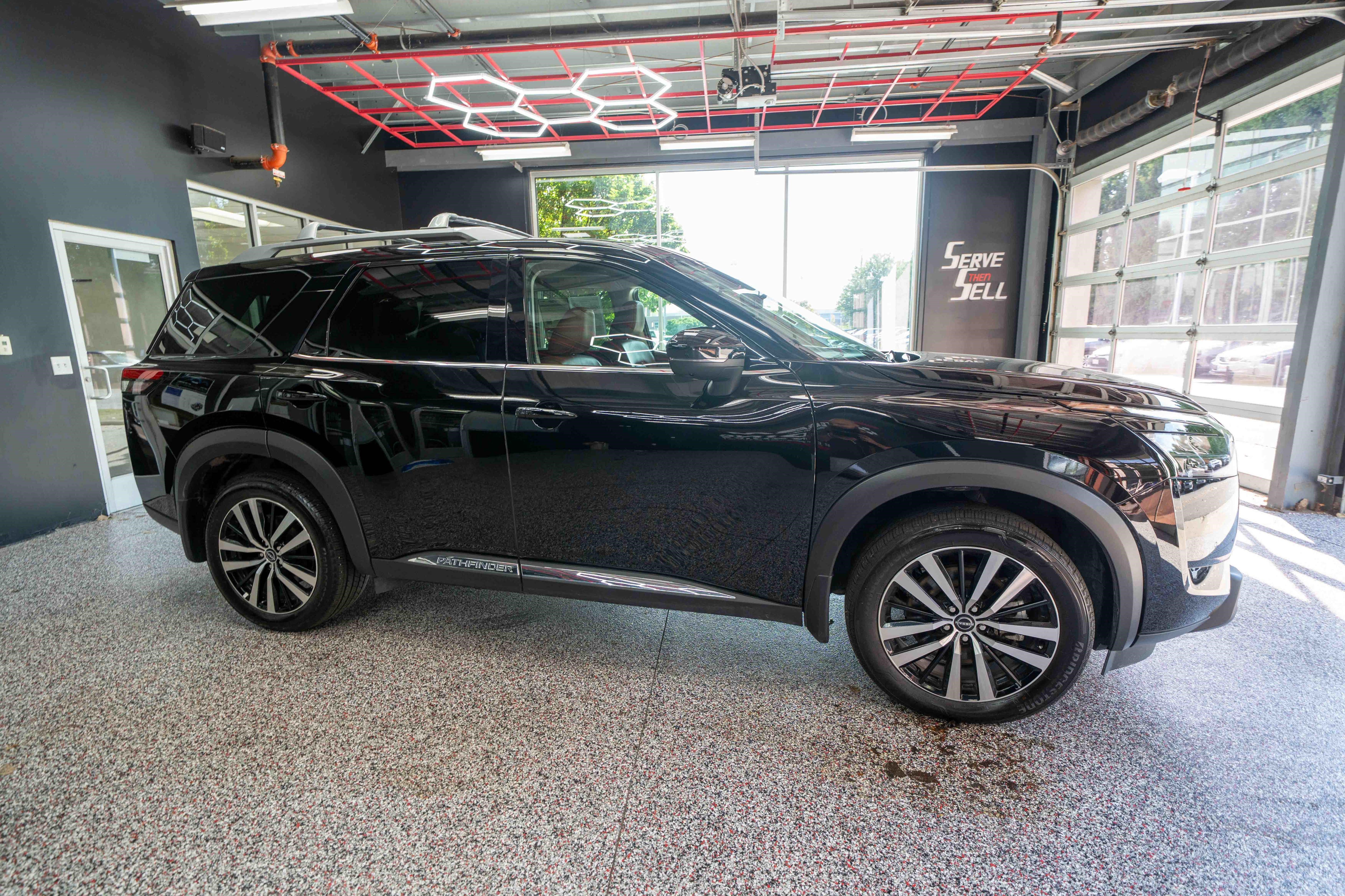 Used 2025 Nissan Pathfinder Platinum w/ Cargo Package AWD/4WD image 5