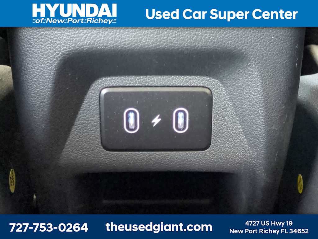 Used 2024 Hyundai Venue Limited FWD image 15