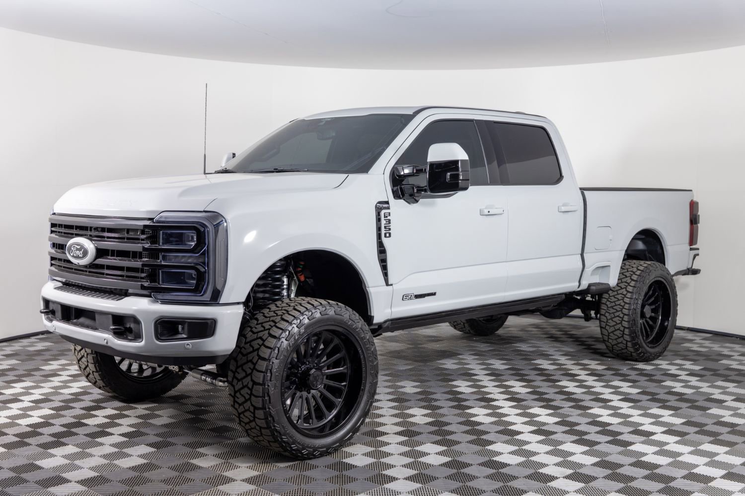 Used 2026 Ford F350 Platinum AWD/4WD image 1