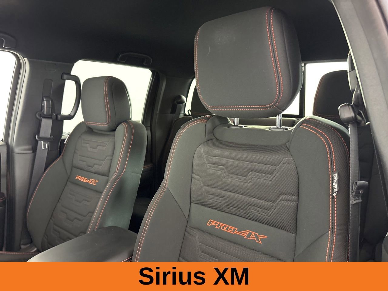 Used 2025 Nissan Frontier PRO-4X w/ Pro Convenience Package image 10